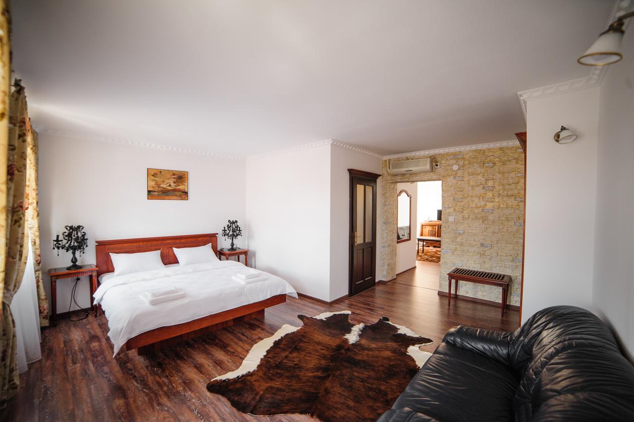 Hotel Gala Орадя Екстер'єр фото