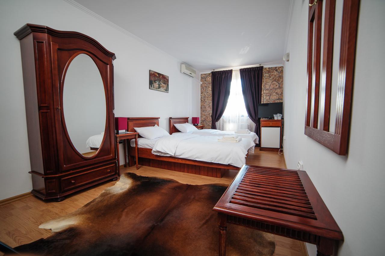Hotel Gala Орадя Екстер'єр фото